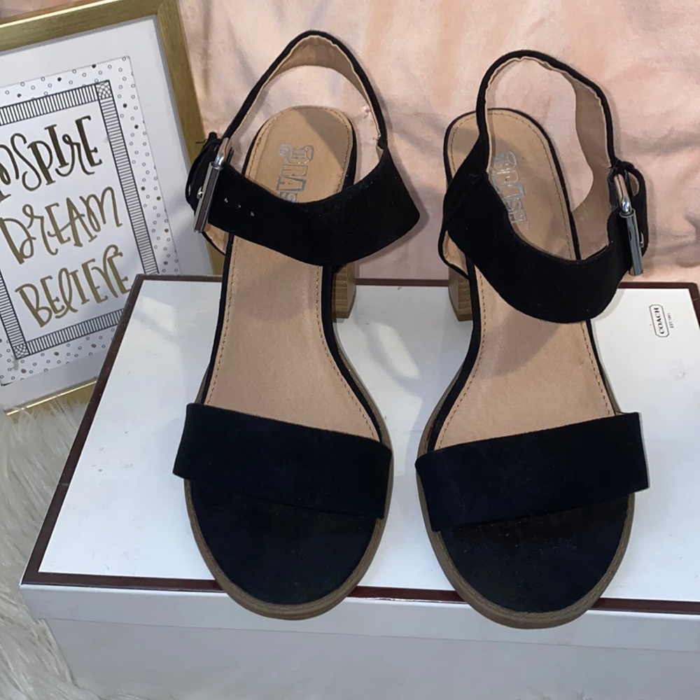 BRASH black faux suede heel in great condition. Worn 1x. Size:8.5